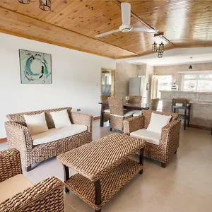 Flora's Self Catering Appartamento